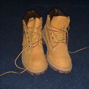 Kids classic timberland boots.